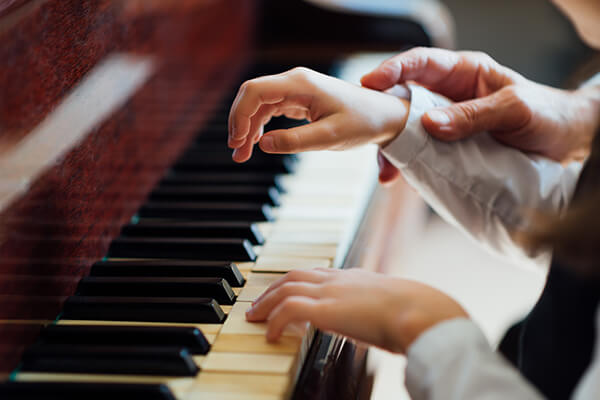 Cho trẻ học piano từ mấy tuổi?