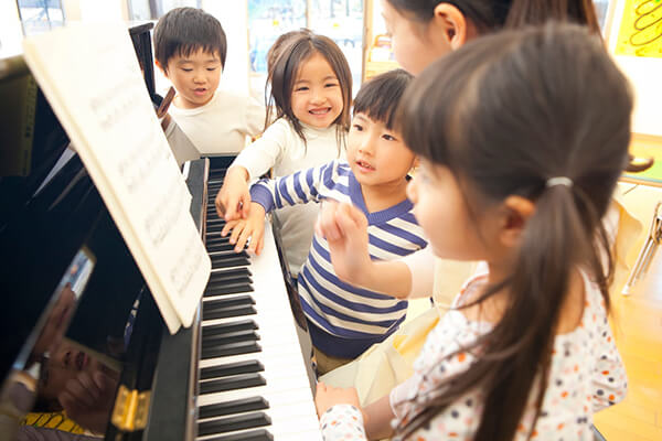Cho trẻ học piano từ mấy tuổi?